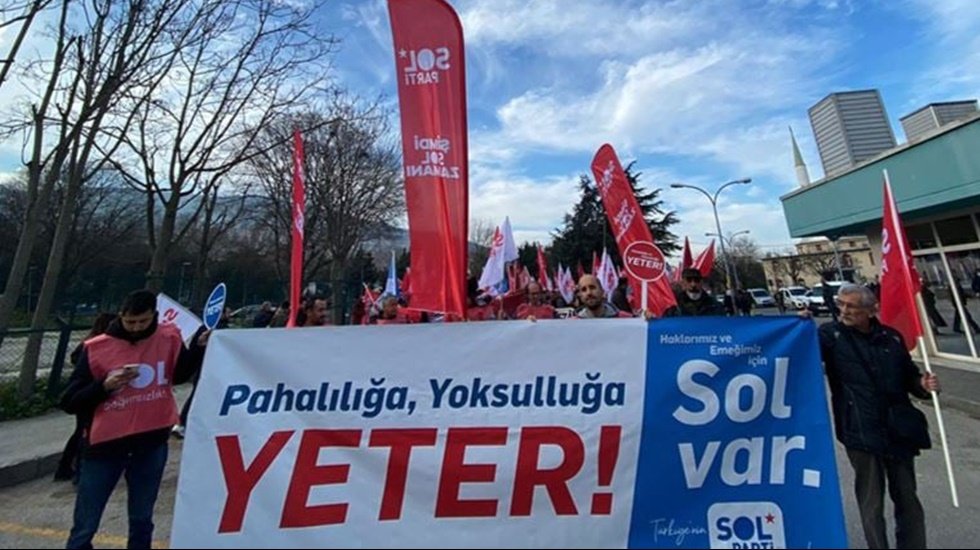 SOL Parti&rsquo;den 'Yeter g&ouml;nderelim' sloganıyla halk buluşması...