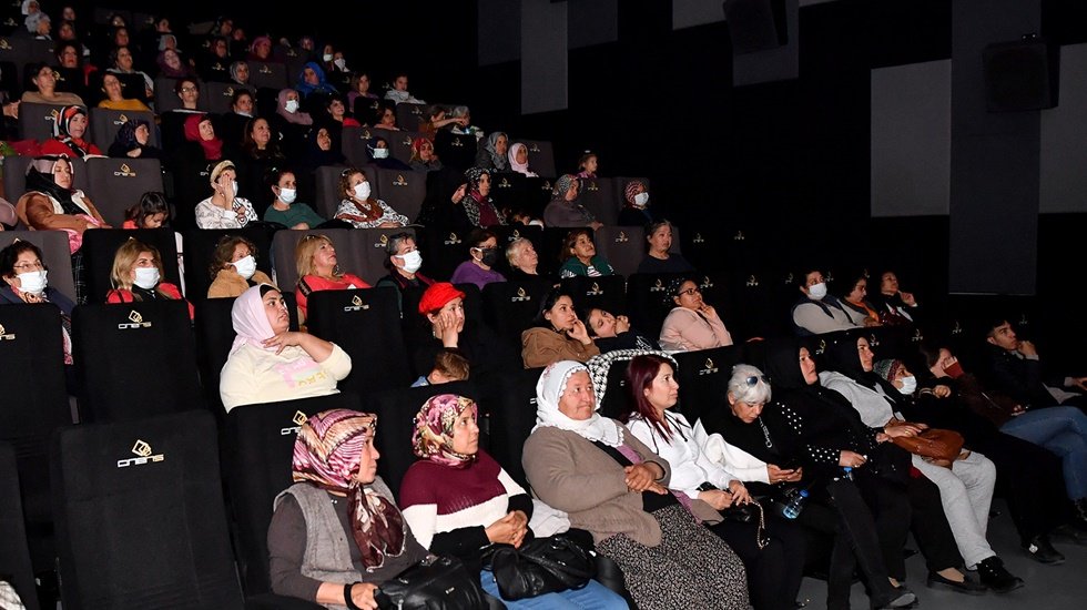Tarsuslu kadınlar, sinemada filmi ilk kez izledi
