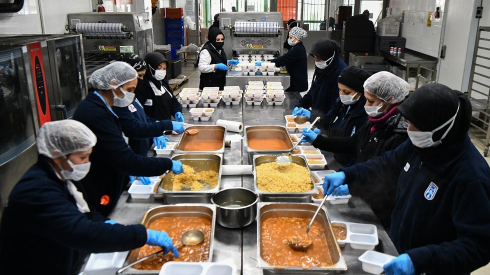 ABB&rsquo;nin &lsquo;Yemek Ver&rsquo; dayanışma kampanyasında ilk yemek paketleri yola &ccedil;ıktı