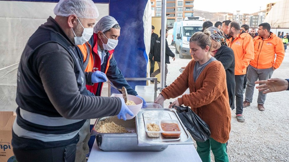 Adıyaman&rsquo;ın k&ouml;ylerine her g&uuml;n sıcak yemek&hellip;