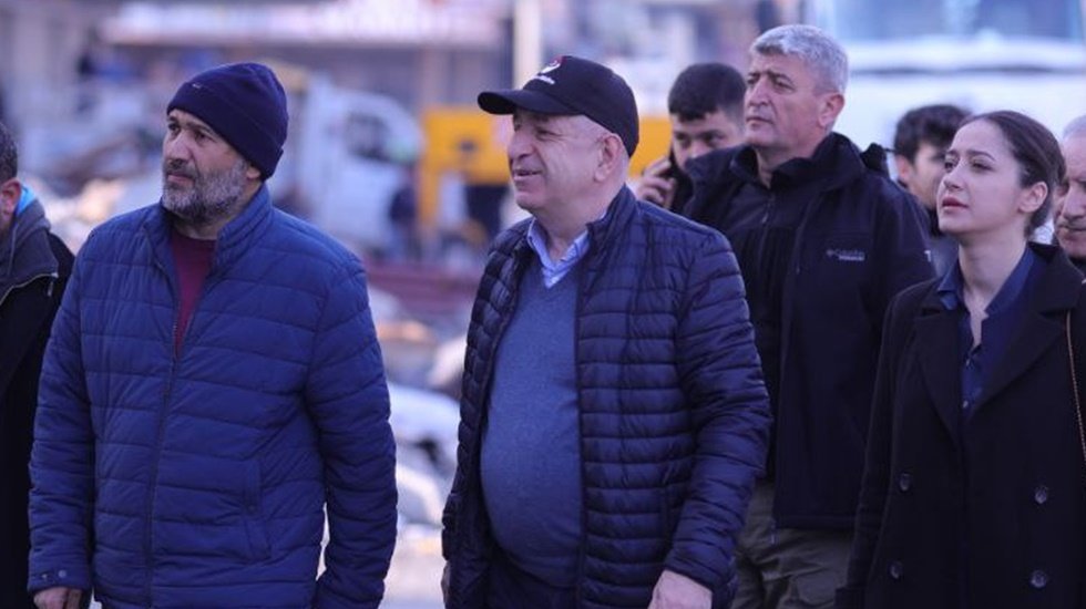 AFAD-Kızılay siz ne işe yararsınız? T&uuml;rkler de insan ve buraya yardım yapın artık