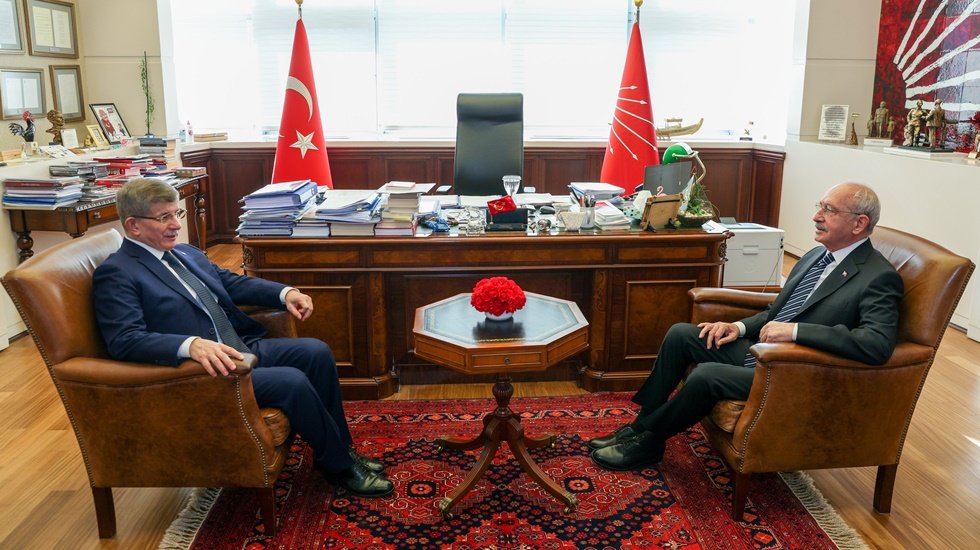 Ahmet Davutoğlu'ndan Kemal Kılı&ccedil;daroğlu'na başsağlığı ziyareti