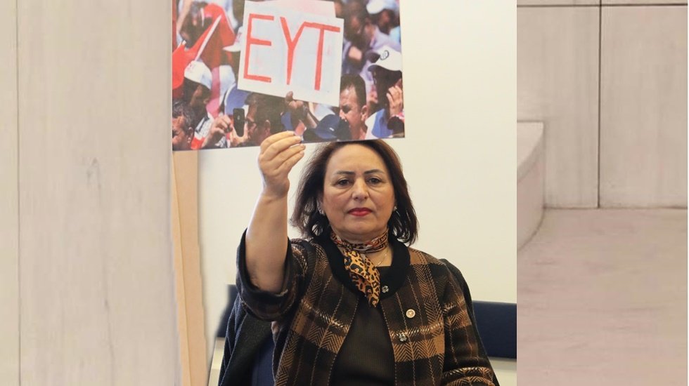 AKP, EYT&rsquo;lileri, emeklileri d&uuml;ş&uuml;nm&uuml;yor, g&uuml;n&uuml; kurtarıyor...