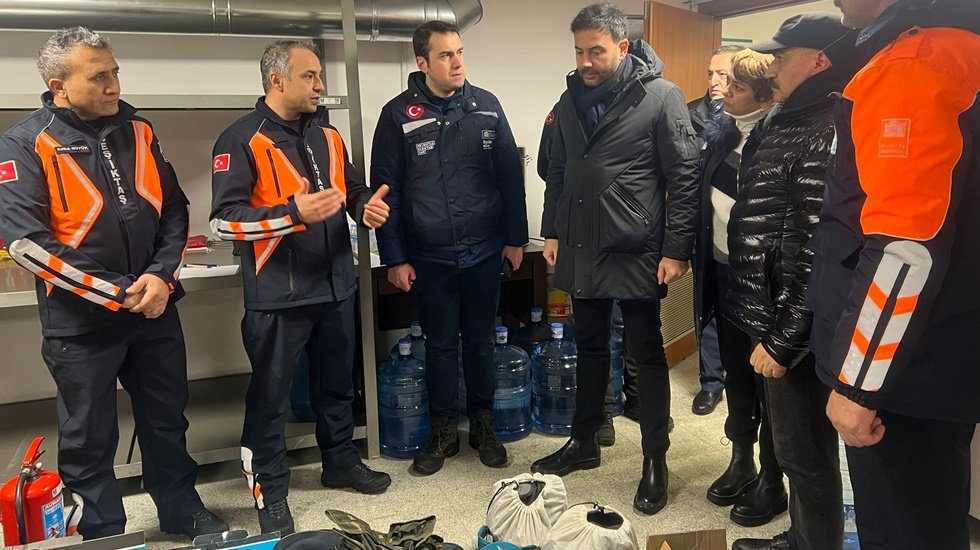 Akpolat: &ldquo;Beşiktaş Arama Kurtarma ekiplerimiz yardım ve destek i&ccedil;in yola &ccedil;ıktı&rdquo;