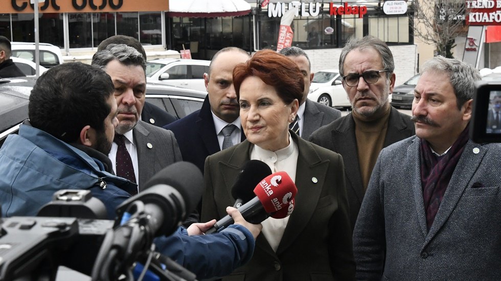 Akşener'den Erdoğan'a: &ldquo;Recep Bey niye bu kadar sinirlisin. Papatya &ccedil;ayına devam&rdquo;