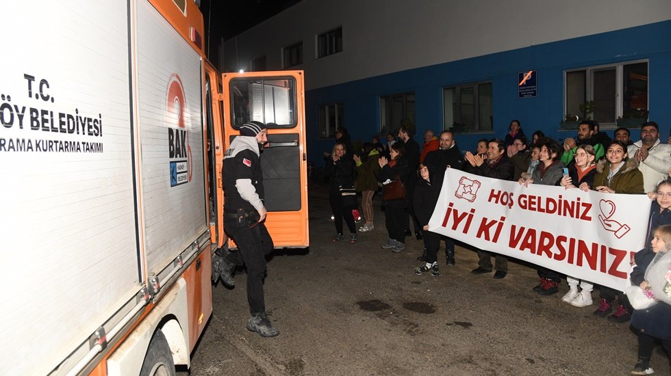 BAK Kadık&ouml;y afet b&ouml;lgesinden d&ouml;nd&uuml;