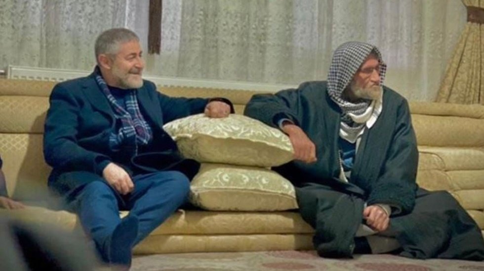 Bakan Nebati 'kahkaha' attığı fotoğrafı millete 'havale' etti!