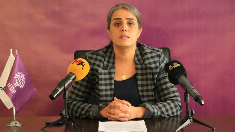 Başaran: "Deprem alanlarında &ccedil;ocuk, hasta ve yaşlı bakımı kadınların omzuna y&uuml;klenmiş durumda"