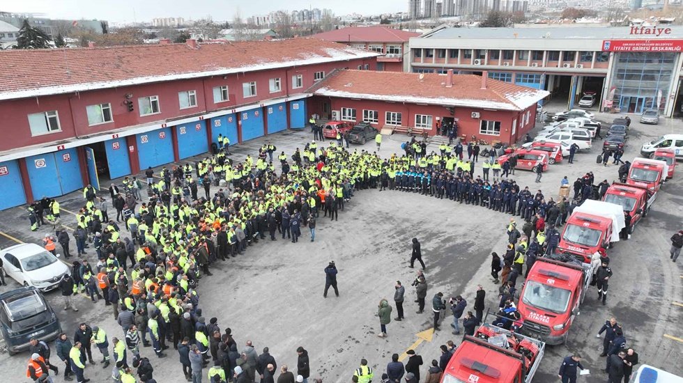 Başkent'in 48 ara&ccedil; ve 822 personellik yeni ekibi hatay yollarında