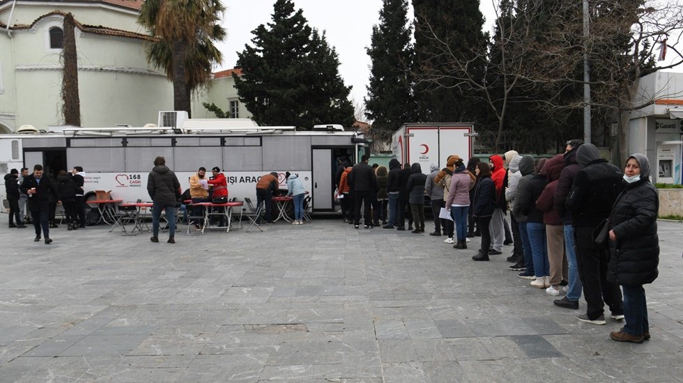 Bornovalılar yardıma koşuyor