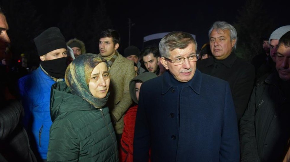 Davutoğlu: "Enkaz altında hala cesetler var&rdquo;
