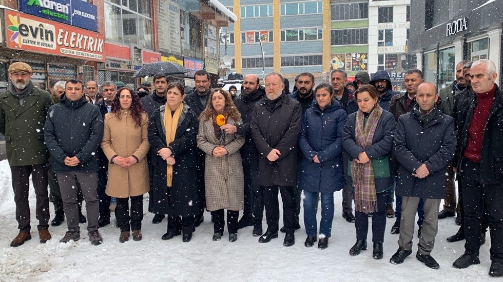 DBP Eş Genel Başkanı Aydeniz: "Tecrit y&uuml;r&uuml;y&uuml;ş&uuml;m&uuml;z&uuml; erteledik, heyetlerimiz deprem b&ouml;lgelerine gidiyor"