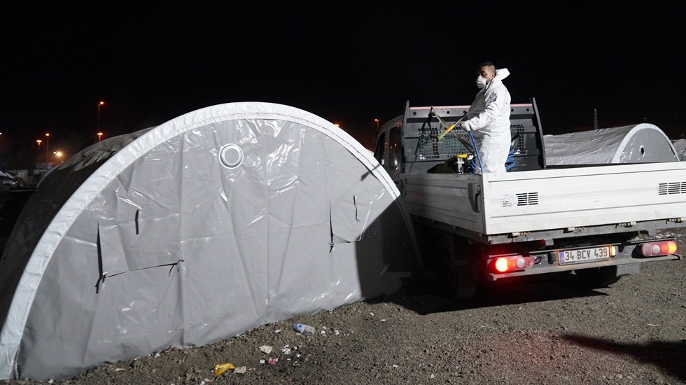 Deprem b&ouml;lgesinde olası salgın hastalıklara karşı ila&ccedil;lama &ccedil;alışmaları başladı