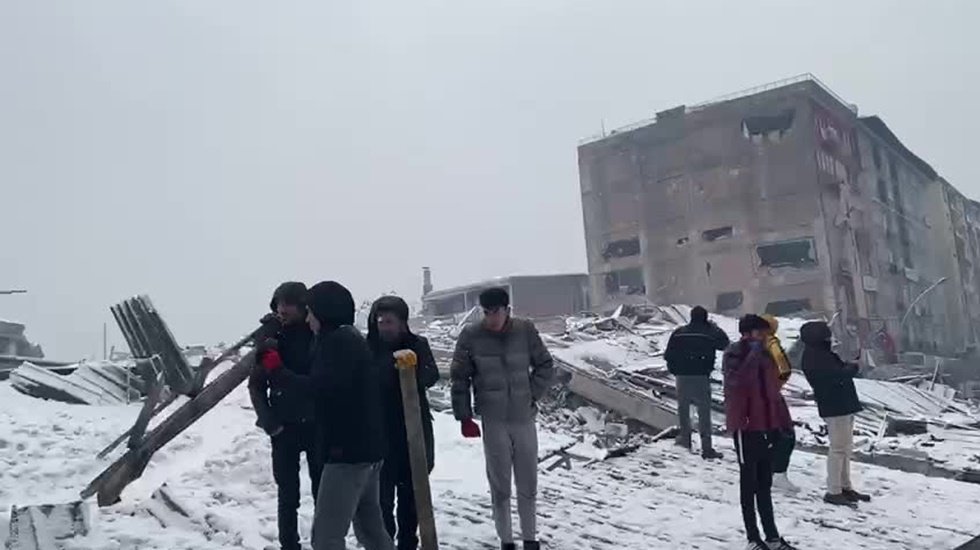 Depremde yıkılan otelin sahibi olan Belediye Başkan Yardımcısı tutuklandı