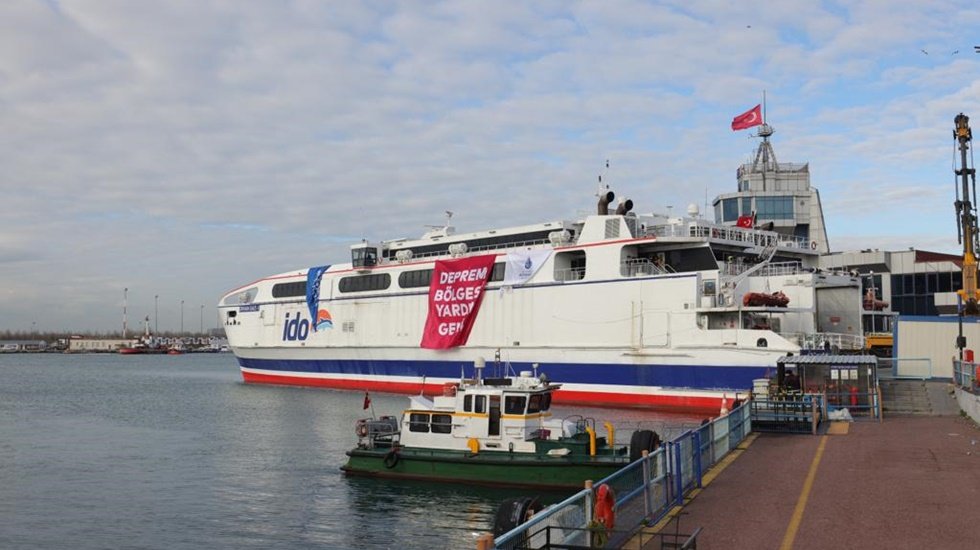 Depremzedelerin evi olacak feribotlar b&ouml;lgeye uğurlandı