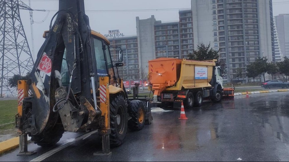 Esenyurt Belediyesi kışla mücadele çalışmalarında 740 personel görevlendirdi…