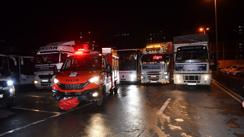 Esenyurt&rsquo;tan afet b&ouml;lgesine g&ouml;n&uuml;l k&ouml;pr&uuml;s&uuml;&hellip;