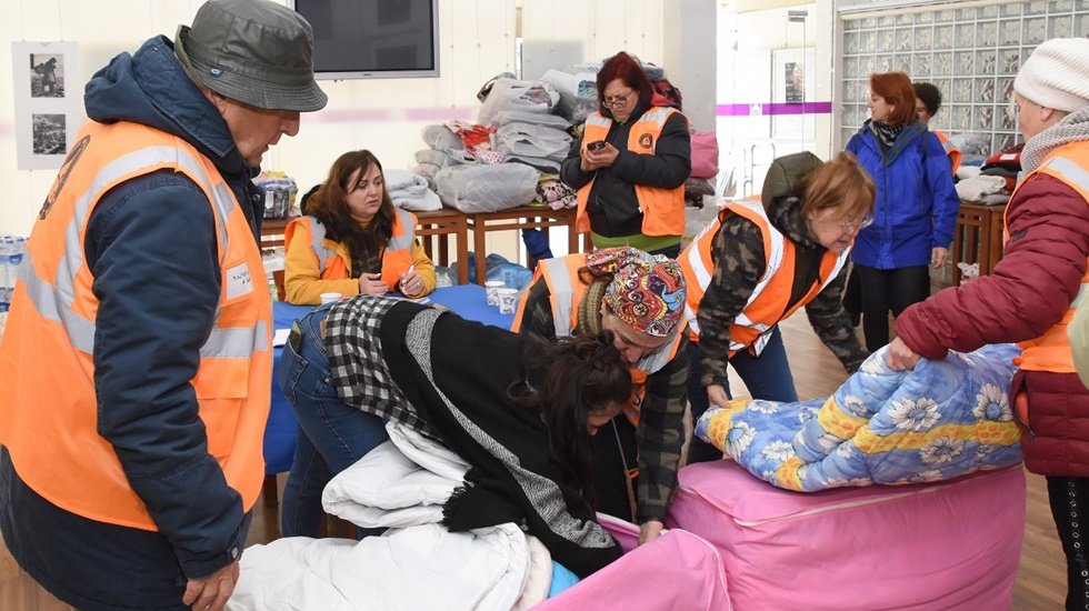 Fo&ccedil;alılar deprem b&ouml;lgesi i&ccedil;in yardımda buluştu
