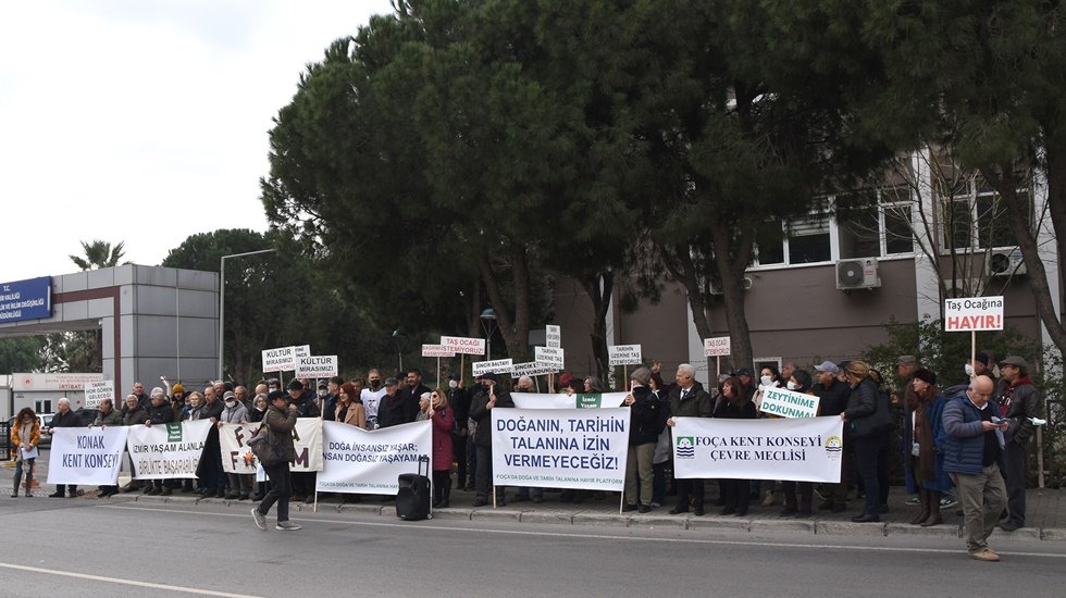 Foçalılardan ‘taş ocağı’na itiraz: "Suyuma, toprağıma, havama, tarihime, zeytinime dokunma!"