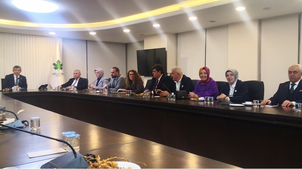 Gelecek Partisi Y&ouml;netim Kurulu&rsquo;ndan Davutoğlu&rsquo;na tam yetki