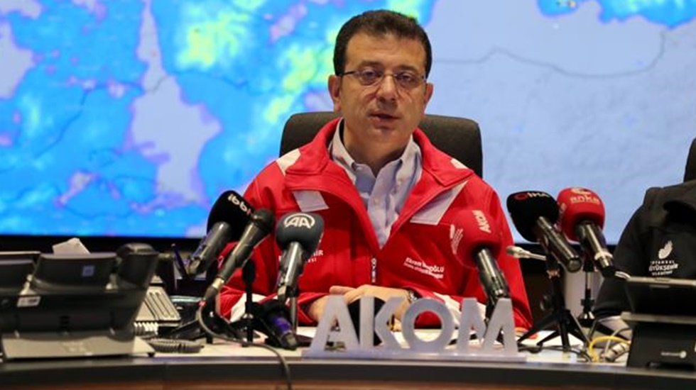 İmamoğlu, kentte beklenen fırtına ve kar yağışı öncesinde AKOM’da canlı yayınla kamuoyunu bilgilendirdi...
