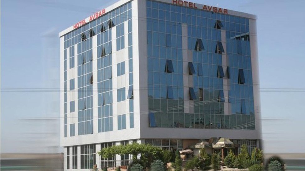 İşte depremde yıkılan bazı otel işletmecilerinin siyasi bağlantıları...