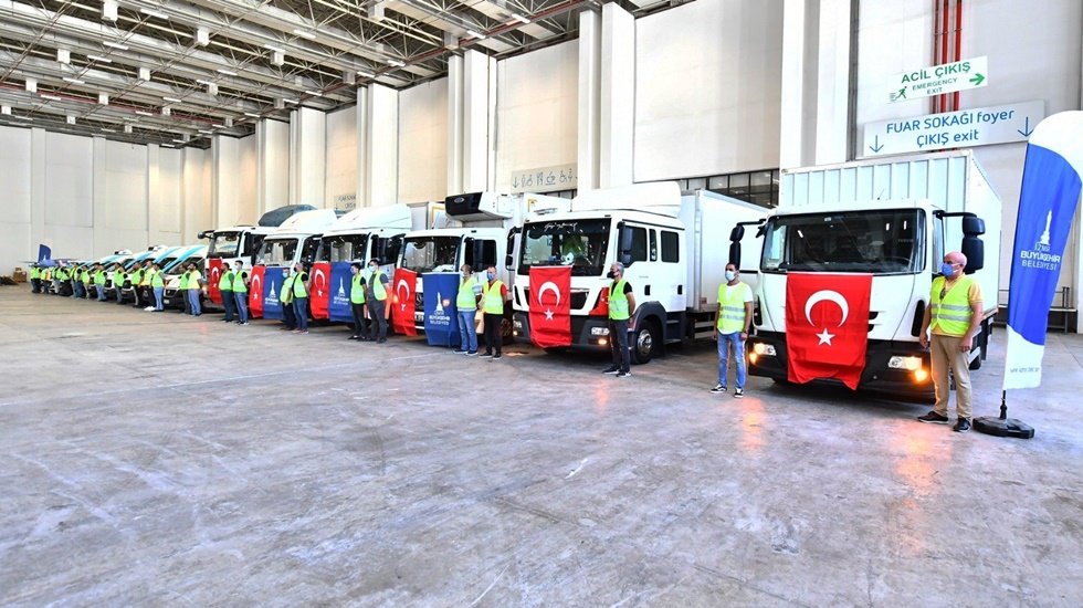 İzmir&rsquo;den afet b&ouml;lgesine 100 bin kişilik gıda desteği yola &ccedil;ıktı