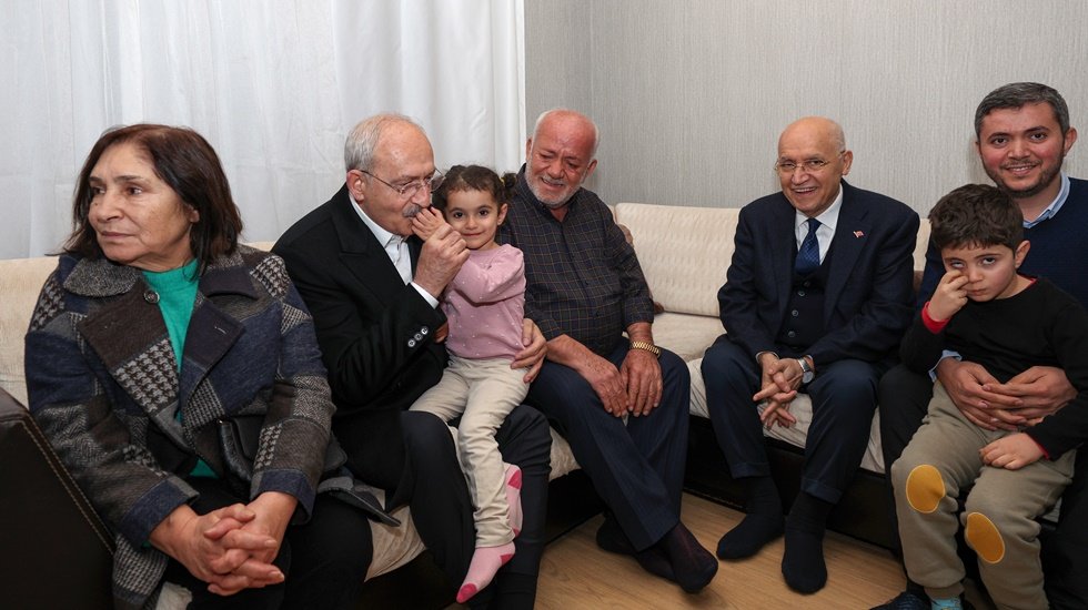 Kılı&ccedil;daroğlu &ccedil;iftinden depremzede aileye ziyaret...