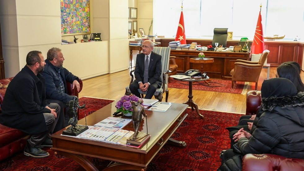 Kılı&ccedil;daroğlu&rsquo;nu ziyaret eden depremzede: "Rahmetli eşim ev aldık diye &ccedil;ok seviniyordu. 4 tane cenaze verdim o evde"
