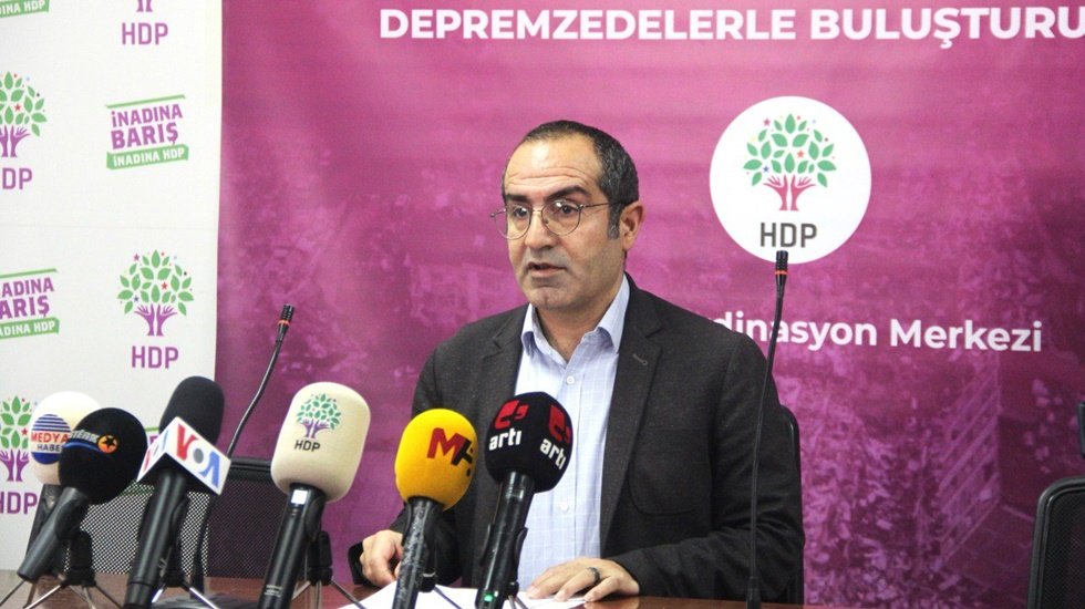 Mahfuz G&uuml;lery&uuml;z: Merkeziyet&ccedil;i anlayış &ccedil;&ouml;kt&uuml;