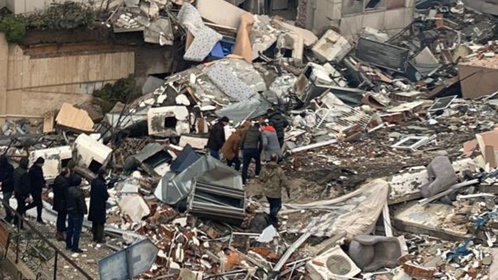 AFAD Başkanı Sezer, Malatya Depreminde yıkılan 29 bina da 1 kişinin yaşamını yitirdiği, 110 kişinin yaralandığını, a&ccedil;ıkladı