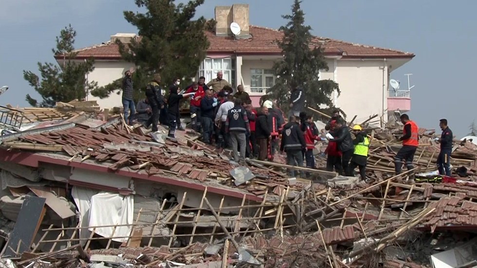 İktidar bir  &ldquo;imar affı&rdquo; &ccedil;ıkardı, binlerce insan &ouml;ld&uuml;&rdquo;