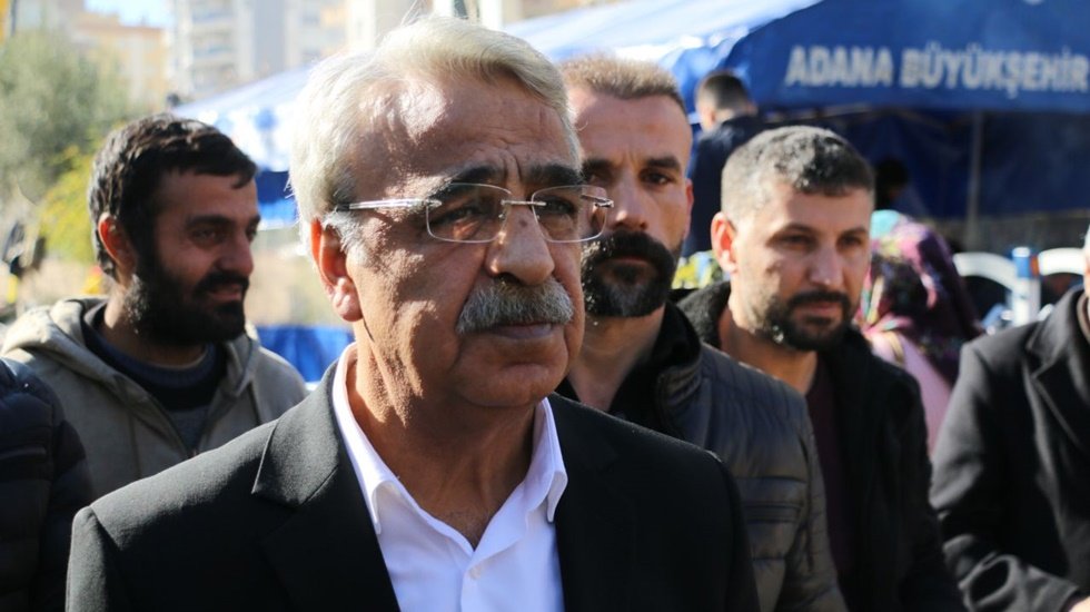 Deprem b&ouml;lgesinde bulunan Sancar: Meclis&rsquo;te OHAL ilanına hayır diyeceğiz