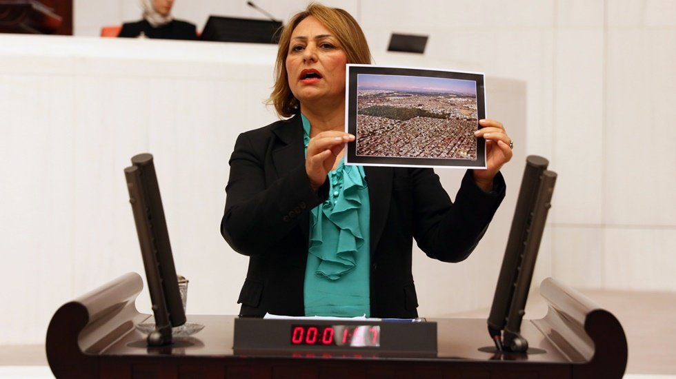 CHP&rsquo;den Bakan Tekin'in hasarlı binalar i&ccedil;in bulduğu &lsquo;&ccedil;&ouml;z&uuml;me&rsquo; tepki&hellip;