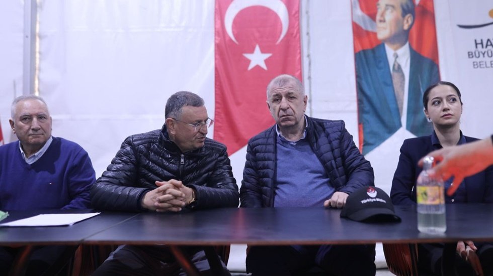&Uuml;mit &Ouml;zdağ: "Depremden 17 g&uuml;n sonra bile insanların &ccedil;ığlıkları Beştepe&rsquo;ye ulaşmıyor!&rdquo;
