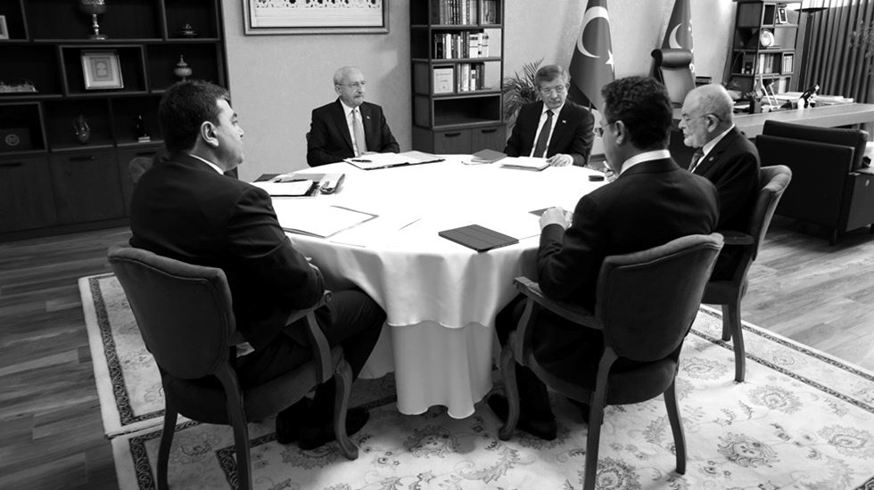 5 Partinin Genel Başkanı olağan&uuml;st&uuml; toplandı