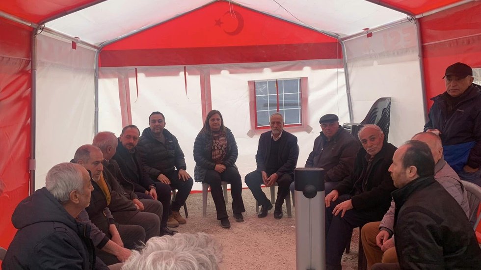 AKP, depremzede vatandaşları evsiz kalmakla tehdit ediyor