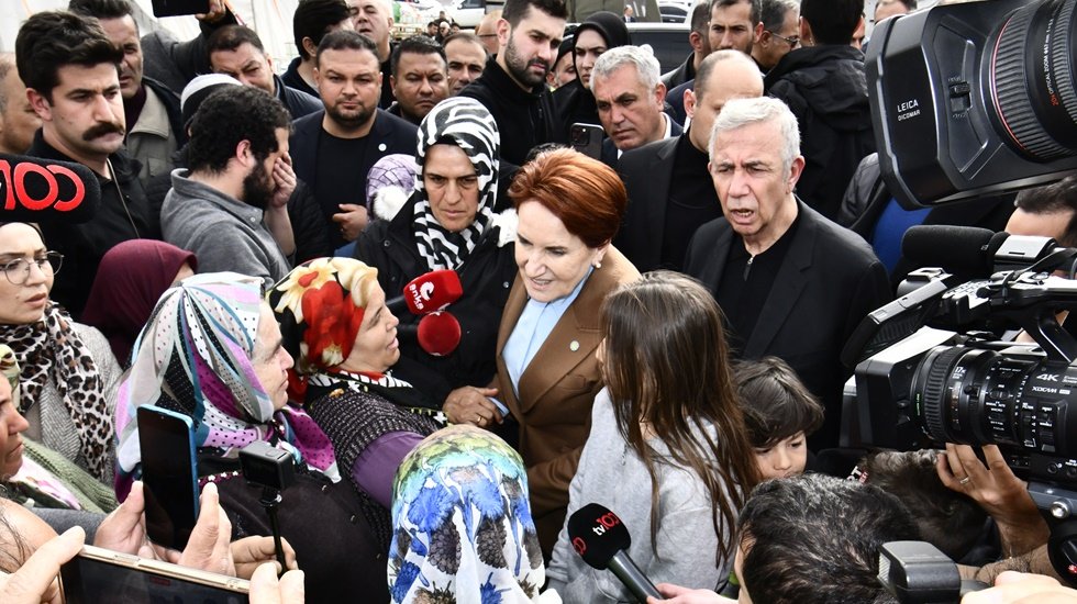 Akşener'den Erdoğan'a &ccedil;ağrı: "Şiddetli bir depremden şiddetli bir felakete d&ouml;n&uuml;şt&uuml;rd&uuml;n&uuml;z