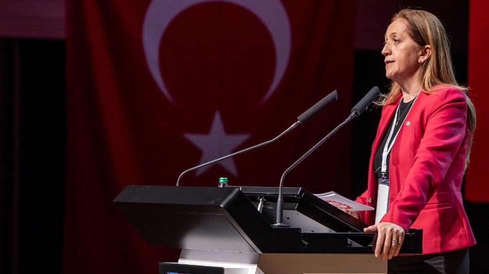 Arzu &Ccedil;erkezoğlu: &ldquo;Bug&uuml;n &uuml;zerimize &ccedil;&ouml;ken sermayenin en vahşi egemenliğidir&rdquo;