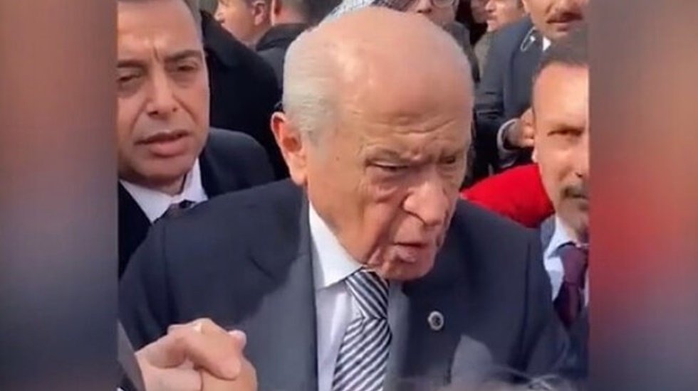 Bah&ccedil;eli&rsquo;den depremzedelere azar: "Sessizlik olacak. Hepsini dağıtın gitsin, indirin şunları. Hadi bakalım"