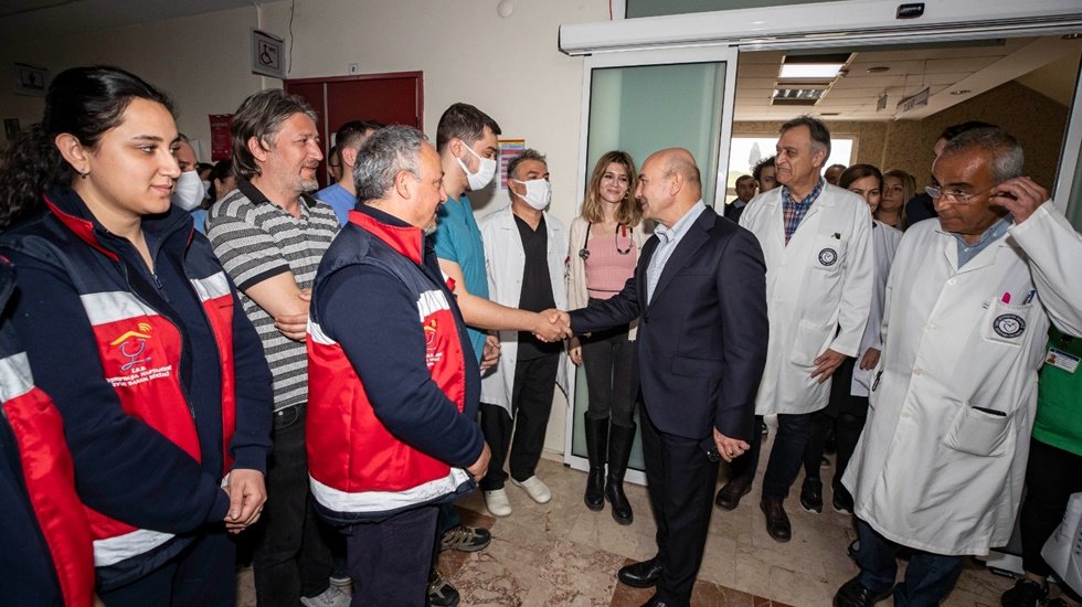 Başkan Soyer: &ldquo;Bu enkazdan İyi insanların kocaman y&uuml;rekli insanların T&uuml;rkiye&rsquo;si doğacak"