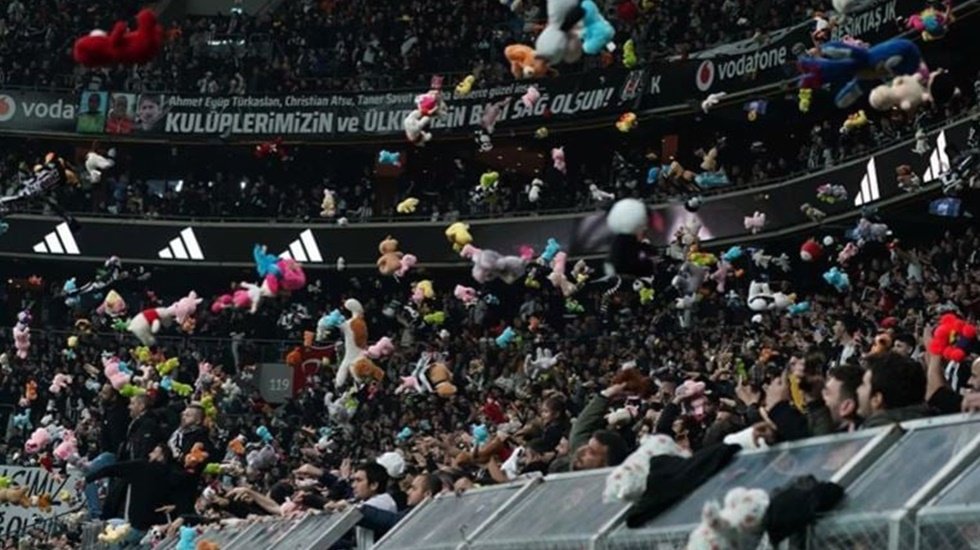 Beşiktaş taraftarından ‘Yönetim istifa’ tezahüratı