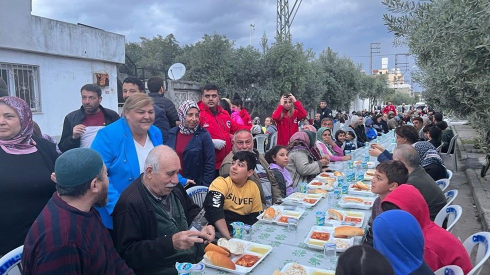 Ceyhan Belediyesi&rsquo;nden her g&uuml;n bir mahallede iftar programı