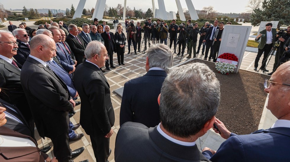 CHP &ouml;nceki Genel Başkanı Baykal i&ccedil;in t&ouml;ren d&uuml;zenlendi&hellip;