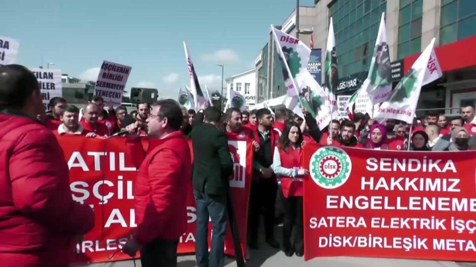Sendikalar birbirine girdi! Barajı aşamayan sendika &uuml;yesi memurlar toplus&ouml;zleşme ikramiyesi alamayacak...