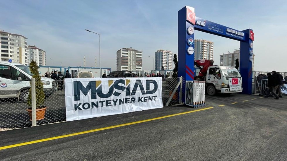 Cumhurbaşkanı Erdoğan, MÜSİAD konteyner kentini ziyaret etti