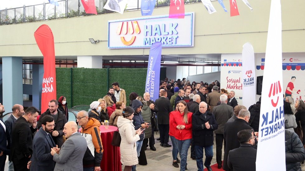 Dar gelirli vatandaşlar faydalanacağı “Küçükçekmece Halk Market” açıldı