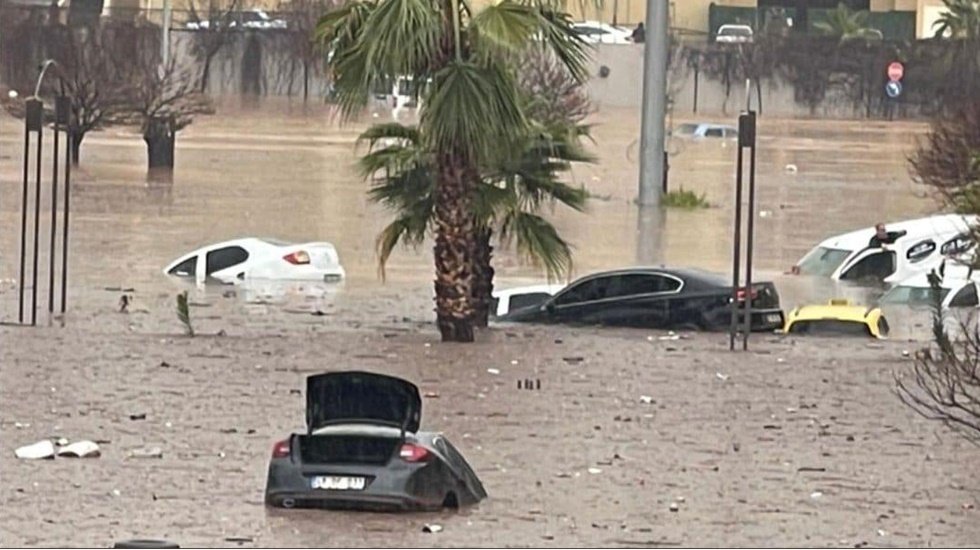 Meteoroloji sel ve su baskınlarına karşı dikkatli olunması istendi.