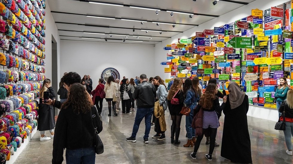 'G&acirc;vur Mahallesi' sergisi uzatıldı