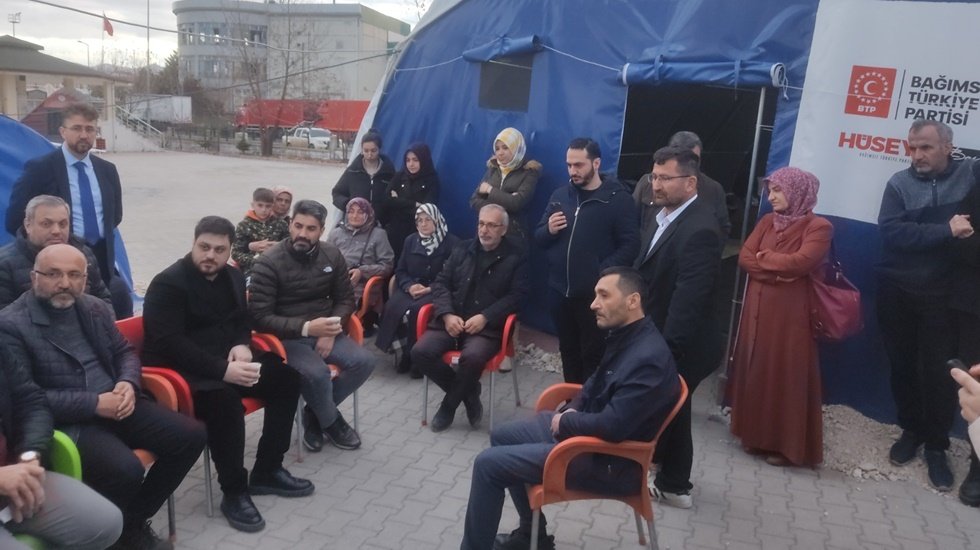 H&uuml;seyin Baş: &ldquo;Kızılay &ccedil;adırı 140 bin liraya sattı. Biz aynı &ccedil;adırı 32 bin liraya aldık"